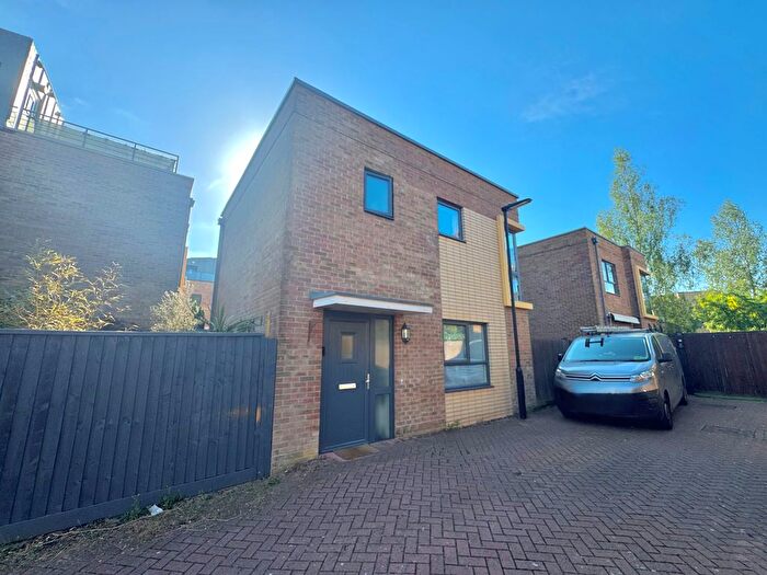2 Bedroom Property To Rent In Lone Eagle Close, Southampton, SO19
