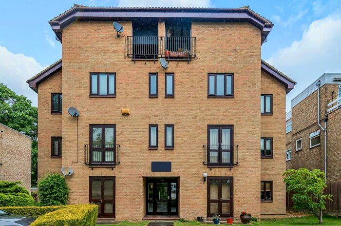 2 Bedroom Flat To Rent In Albermarle Road, Beckenham, BR3