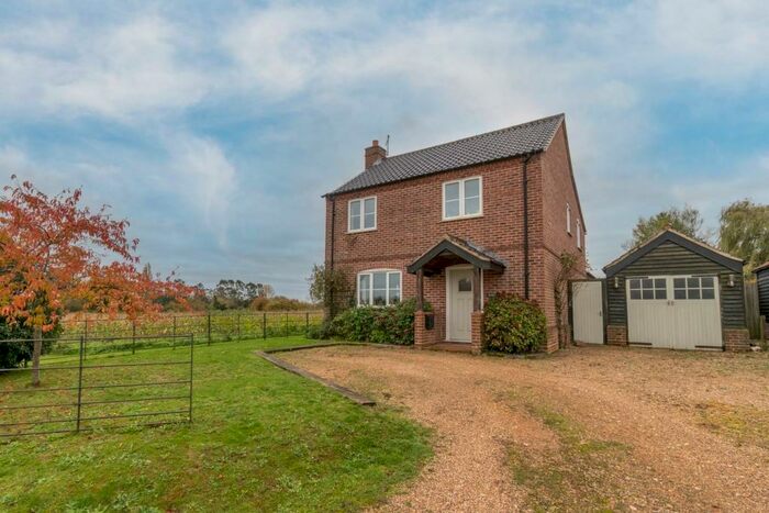 4 Bedroom Detached House For Sale In Church Lane, Stanfield, NR20