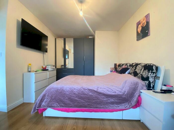 3 Bedroom Semi-Detached House To Rent In Drake Road, Harrow, HA2