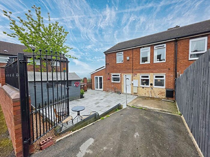 4 Bedroom Town House For Sale In Elland Close, Barnsley, S71