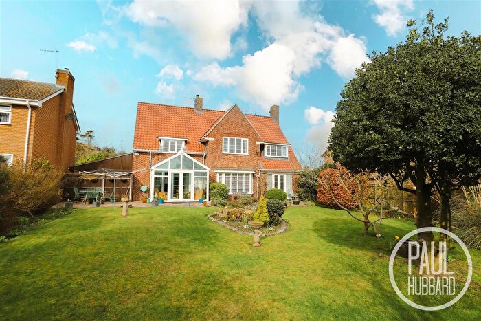 4 Bedroom Detached House For Sale In Normanston Drive, Oulton Broad, Suffolk, NR32