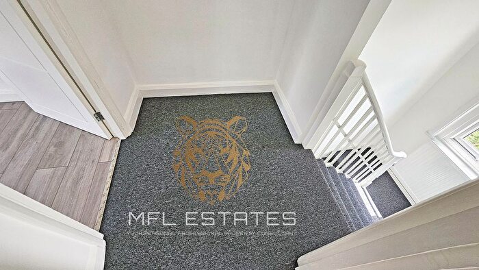 3 Bedroom Maisonette To Rent In Ash Grove, London, SE20