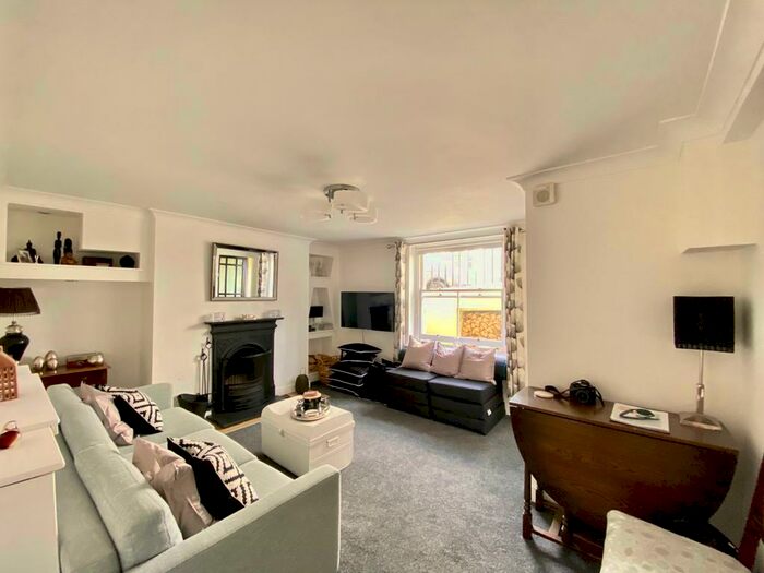1 Bedroom Apartment To Rent In Hampton Place, Brighton, BN1