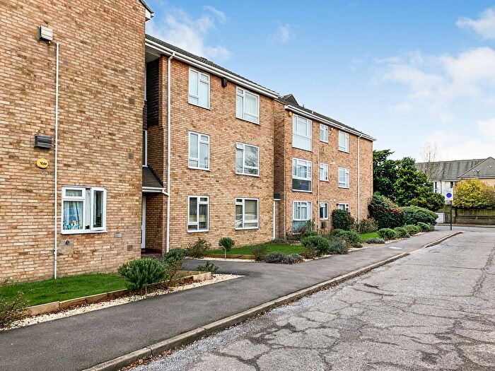 1 Bedroom Flat To Rent In Harris Close, Enfield, EN2