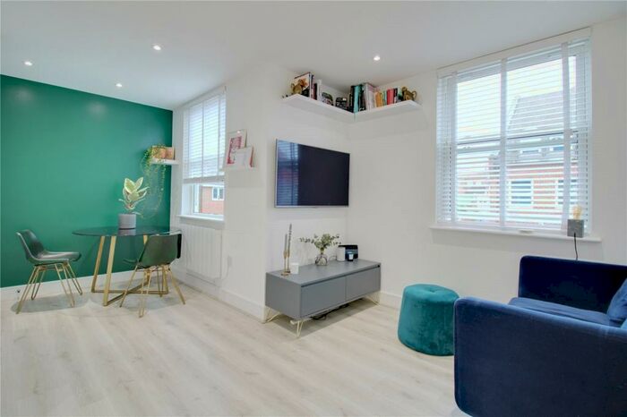 1 Bedroom Apartment To Rent In Chertsey, Surrey, KT16