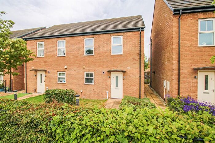 3 Bedroom Semi-Detached House For Sale In Cadley Hill Close, Ossett, WF5