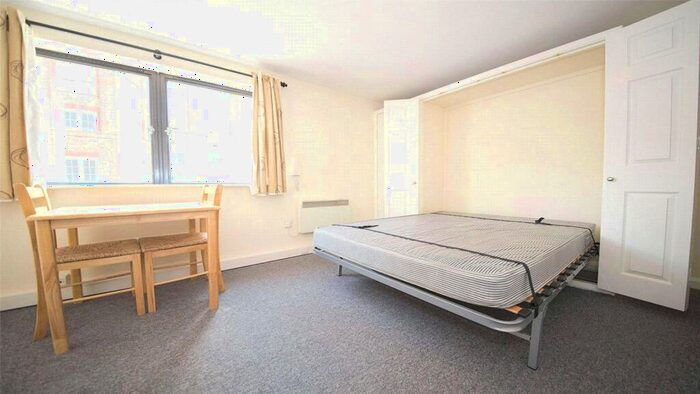 Apartment To Rent In Hornsey Road, Holloway, London, N7