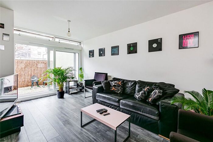 1 Bedroom Flat To Rent In Victoria Rise, Clapham, SW4
