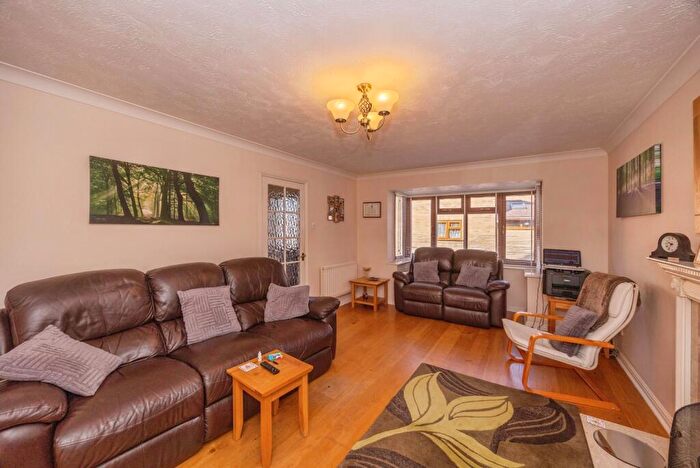 4 Bedroom Detached House For Sale In Lychgate Drive, Waterlooville, Hampshire, PO8