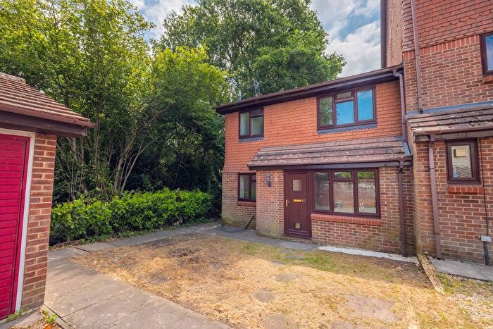 1 Bedroom Terraced House For Sale In Littlebrook Avenue, Slough, SL2