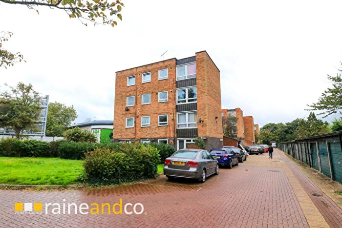 Studio To Rent In Broomfield Court, Hatfield, AL10