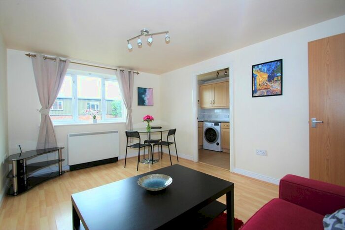 1 Bedroom Flat To Rent In Windmill Drive, London, NW2