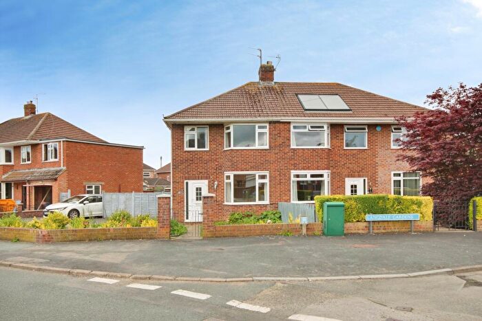 3 Bedroom Semi-Detached House For Sale In Park Avenue, Longlevens, Gloucester, GL2
