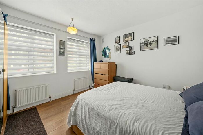 2 Bedroom Flat To Rent In Cavendish Avenue, Sudbury Hill, Harrow, HA1