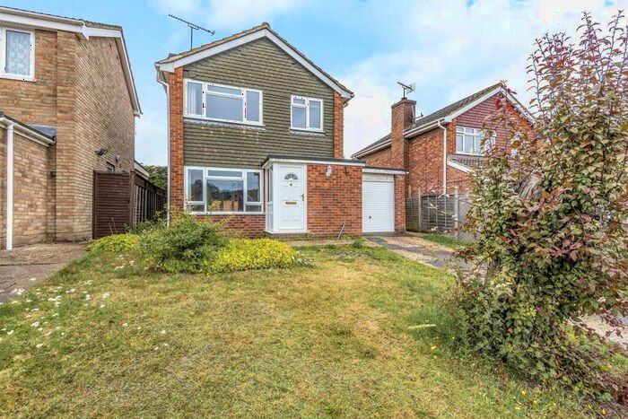 3 Bedroom Detached House To Rent In Alphington Ave, Frimley, GU16