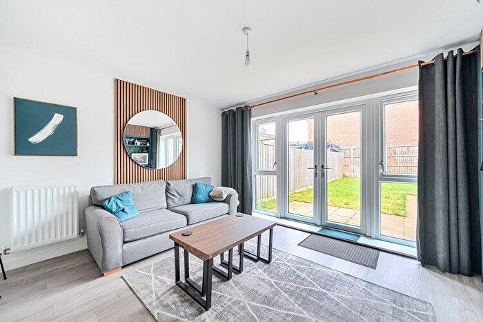 2 Bedroom Duplex For Sale In Gilbert Close, Reading, Berkshire, RG2