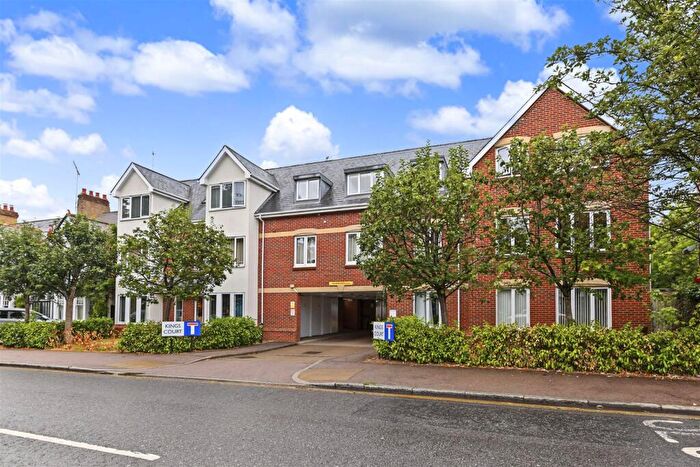 2 Bedroom Flat For Sale In Kings Court, Southdown Road, Harpenden, AL5