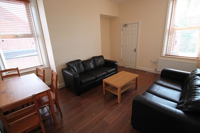 4 Bedroom Maisonette To Rent In Simonside Terrace, Newcastle Upon Tyne, NE6