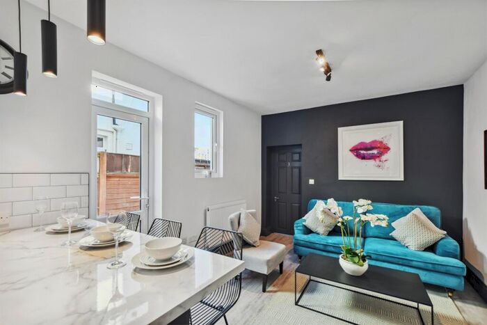 1 Bedroom Terraced House To Rent In Bedroom Terraced House In Southend On Sea, SS1