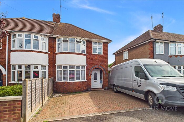 3 Bedroom Semi-Detached House For Sale In Linden Avenue, Kettering, Northamptonshire, NN15