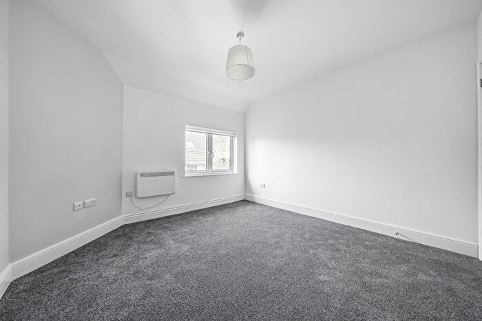 2 Bedroom Flat To Rent In Kennington, Oxford, OX1