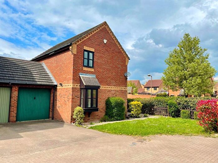 3 Bedroom Detached House To Rent In Monkston, Milton Keynes, MK10