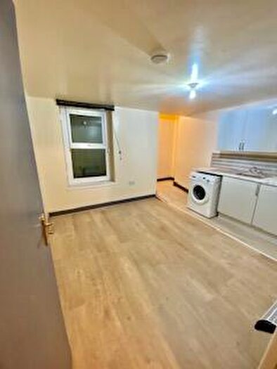 2 Bedroom Flat To Rent In Church Road, Birmingham, B13