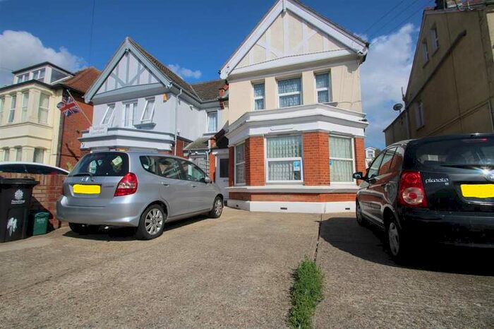 1 Bedroom Flat To Rent In Wellesley Road, CO15