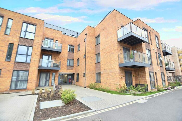 2 Bedroom Flat To Rent In London Road, Hounslow, TW3