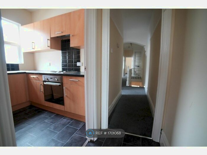 3 Bedroom Flat To Rent In Anerley Road, Westcliff On Sea, SS0