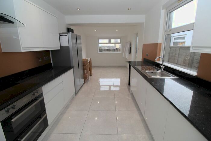 5 Bedroom Property To Rent In Dogfield Street, Cathays, Cardiff CF24