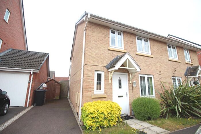 3 Bedroom Semi-Detached House To Rent In Neals Crescent, Grantham, NG31