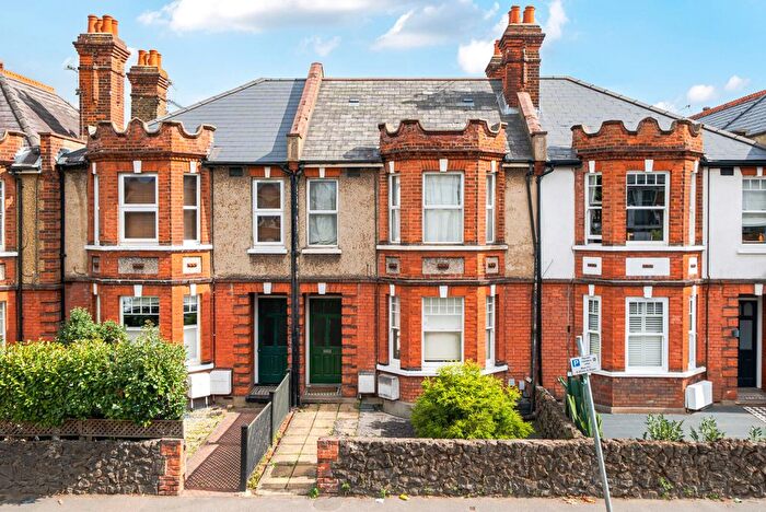 2 Bedroom Maisonette For Sale In Villiers Road, Kingston Upon Thames, KT1