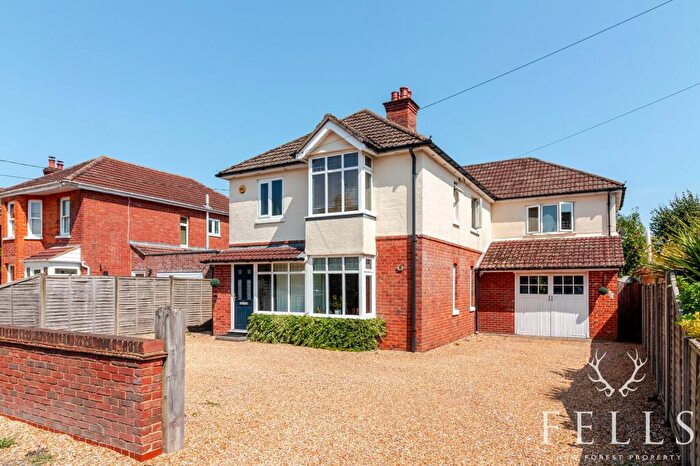 4 Bedroom Detached House For Sale In Parsonage Barn Lane, Ringwood, BH24
