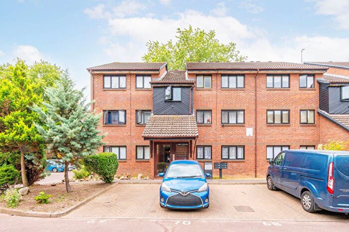 2 Bedroom Flat For Sale In St Christophers Gardens, Thornton Heath, CR7