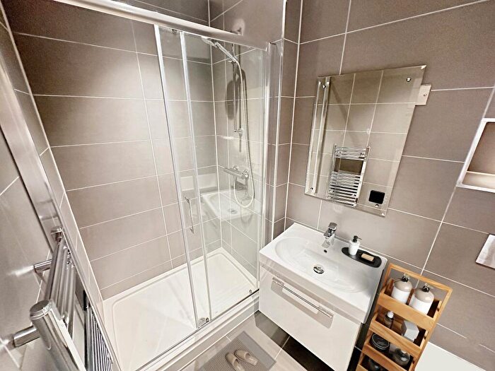 1 Bedroom Flat To Rent In Waterford House, Bayscape, Cardiff Marina, CF11