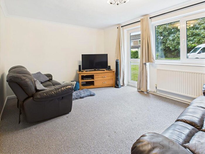 2 Bedroom Flat For Sale In Chiddingly Close, Crawley, RH10