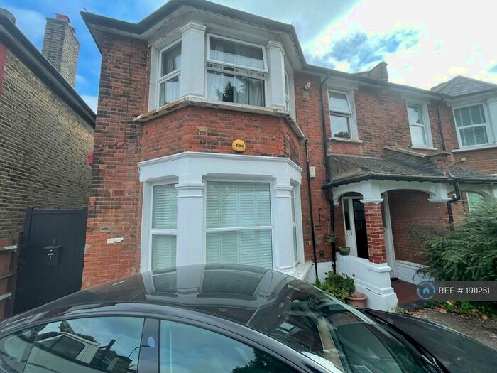 2 Bedroom Flat To Rent In Baring Road, London, SE12