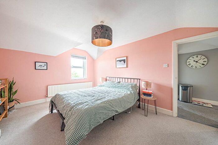 2 Bedroom Flat For Sale In Kirkdale, London, SE26