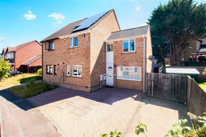 4 Bedroom Semi-Detached House To Rent In Lowndes Grove, Shenley Church End, Milton Keynes, MK5