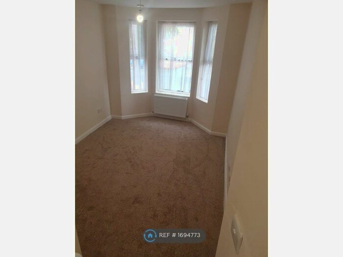 Studio To Rent In Dallow Road, Luton, LU1