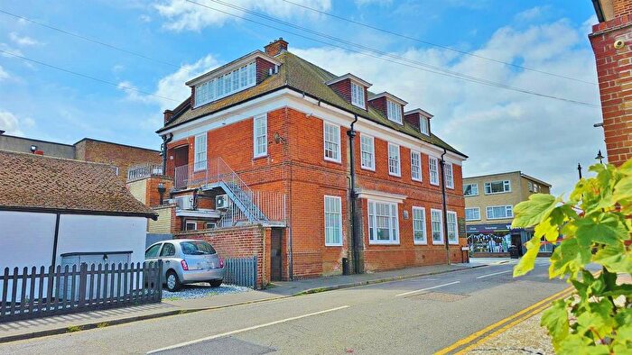 2 Bedroom Flat For Sale In Connaught Avenue, Frinton-On-Sea, CO13