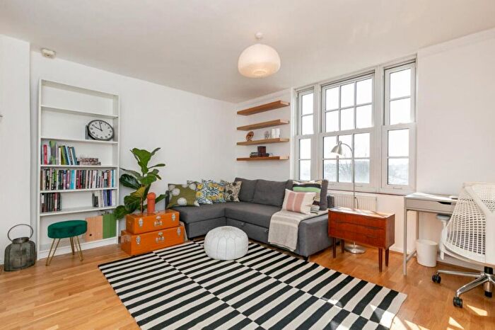 2 Bedroom Flat To Rent In Adelaide Road, Belsize Park, London, NW3