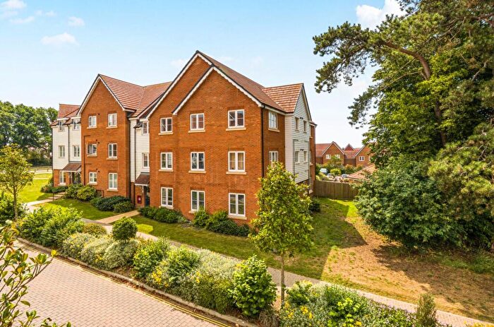 2 Bedroom Flat For Sale In Steeplechase Way, Fontwell, BN18