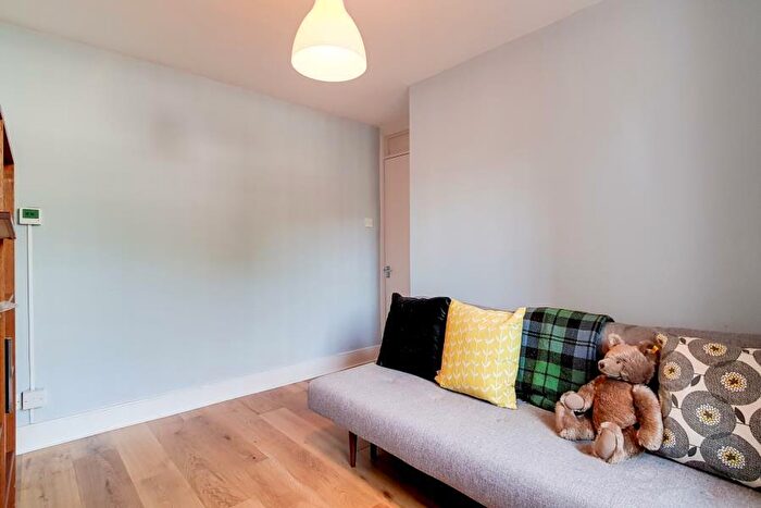 2 Bedroom Apartment To Rent In East India Dock Road London, E14