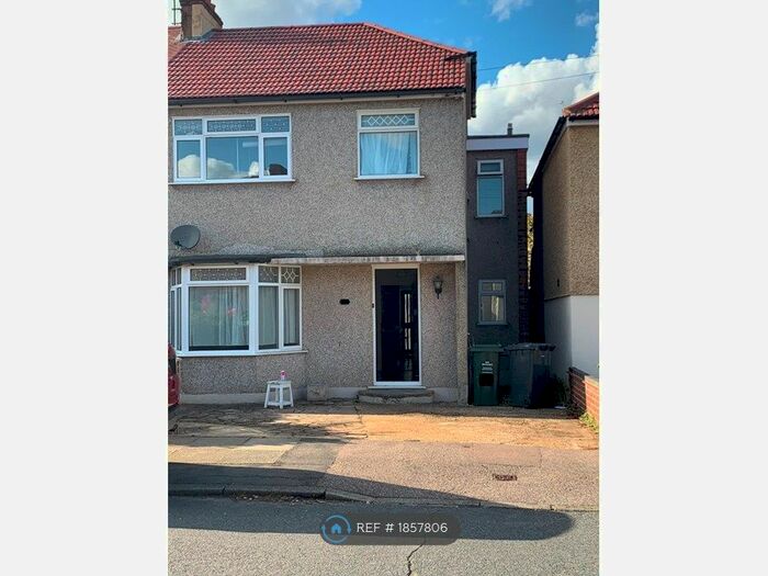 4 Bedroom Semi-Detached House To Rent In North Road, Dartford, DA1