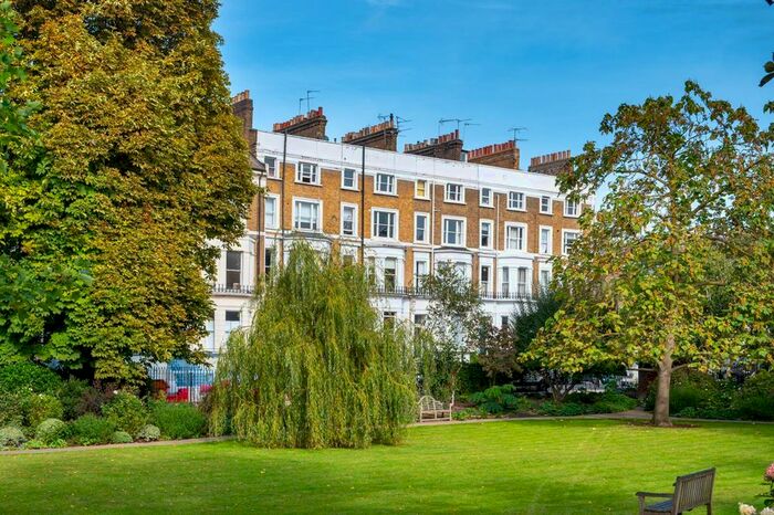 2 Bedroom Maisonette To Rent In St James's Gardens, Holland Park, London, W11