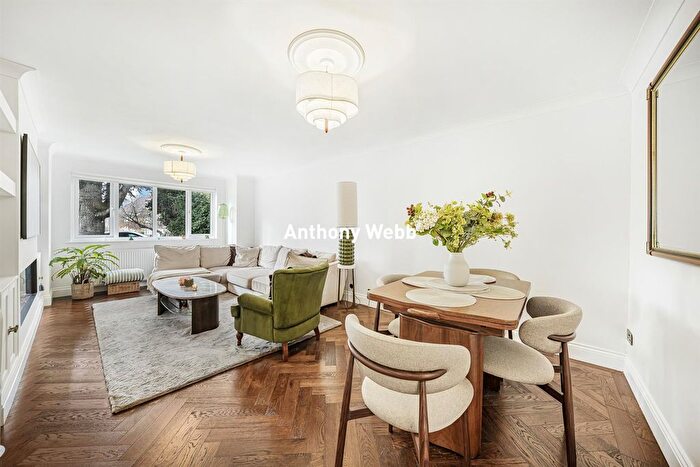 1 Bedroom Flat For Sale In Barrowell Green, Winchmore Hill, N21