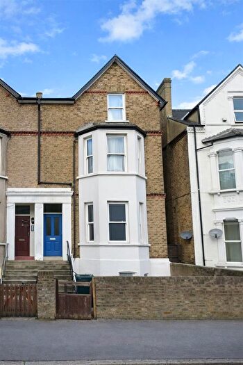 3 Bedroom Flat To Rent In Oakfield Road, Croydon, CR0